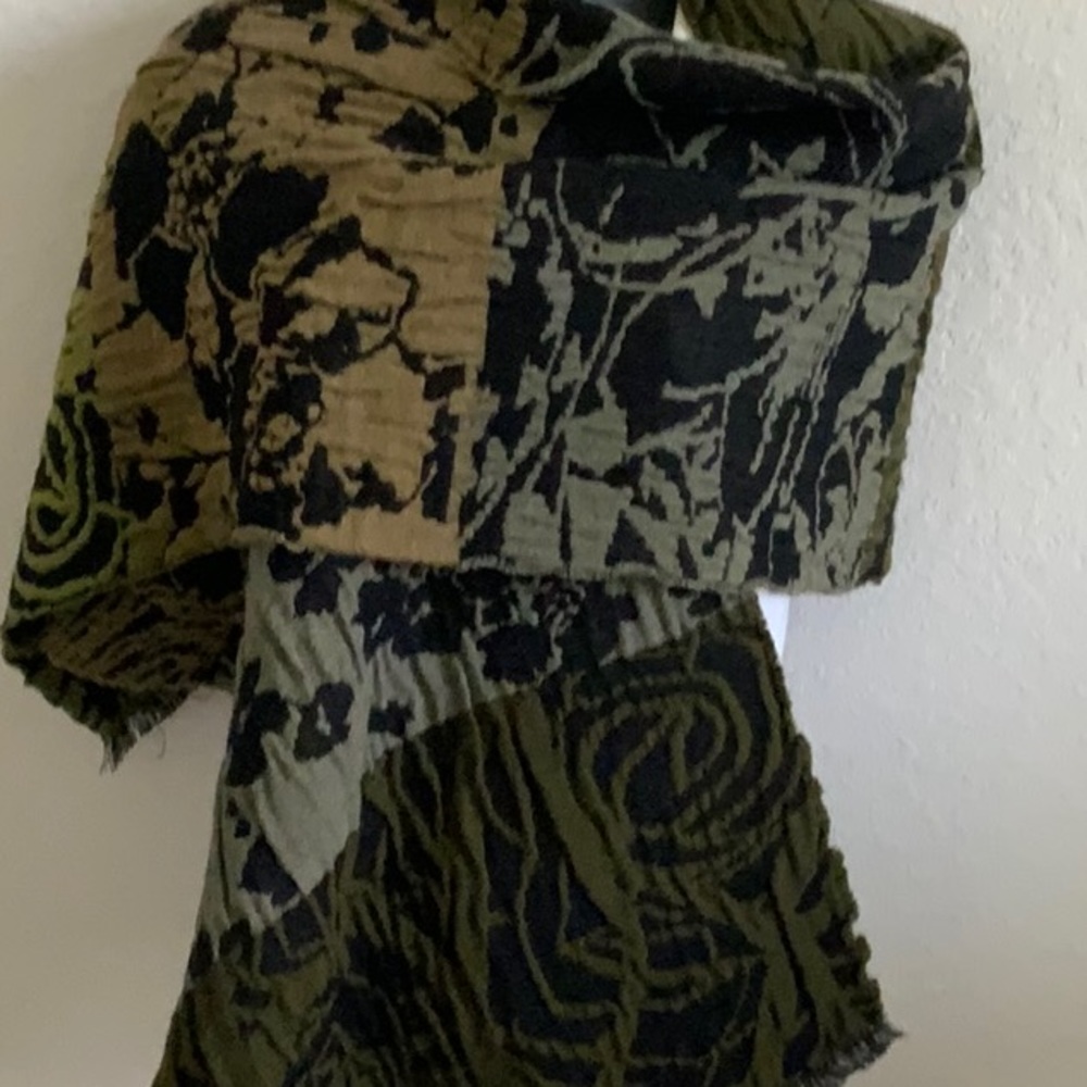 Reversible scarf/shawl